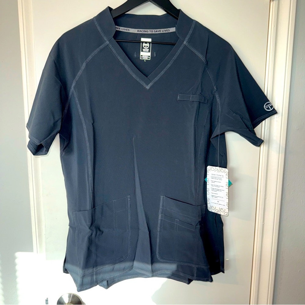 Essential Threads Women’s Scrub Top Size Large Stretch Antimicrobial V-Neck‎